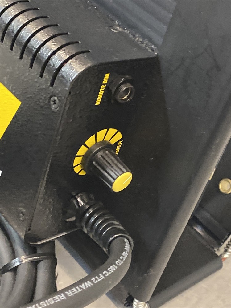 Kino Flo DIV-400U Diva Lite for Studio Lighting