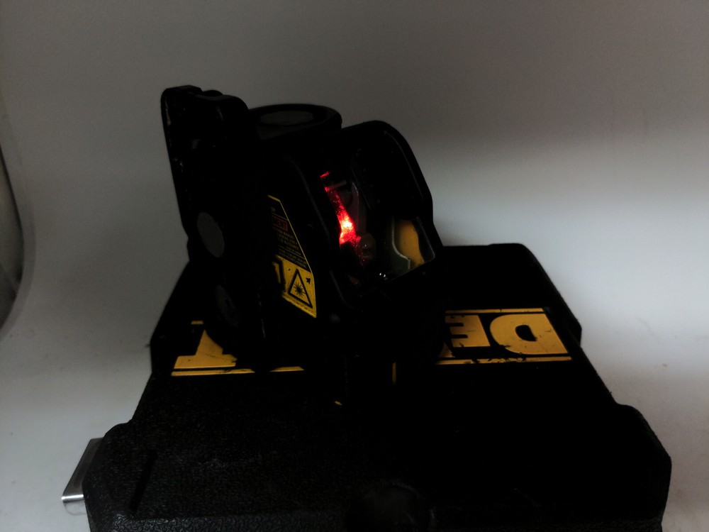 Dewalt DW087 Self-Leveling Red Cross-Line Laser Level TESTED w/ Case