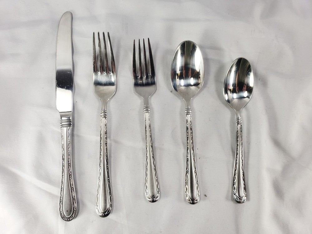 ONEIDA MERLOT STAINLESS 5 PIECE PLACE SETTING - 3 AVAILABLE