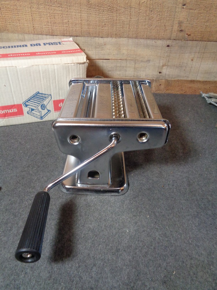 DOMUS Pasta Maker Model 160 Hand Crank Machine