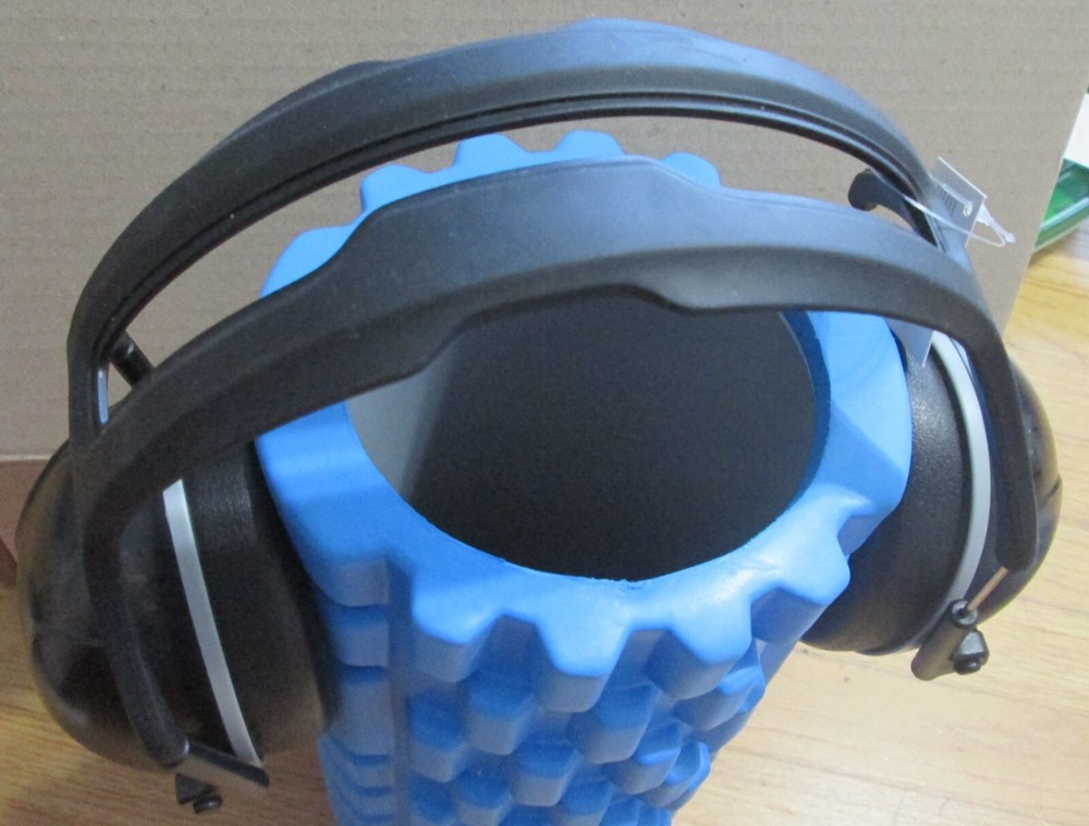 Mpow HP158A Noise Reduction Safety Ear Muffs Black Adjustable Range Yardwork NWT