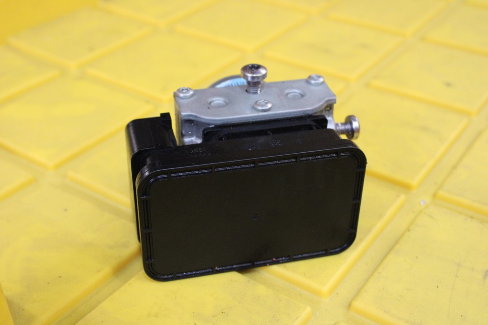 2013 Triumph Daytona 675 ABS OEM ABS PUMP UNIT MODULE