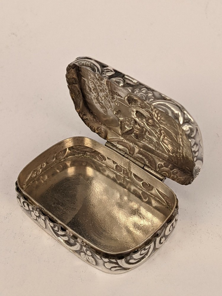 A solid silver hinged snuff box British hallmarked 1904 with medieval scene