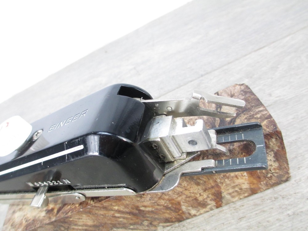 Singer 160506 Buttonholer Button Holer