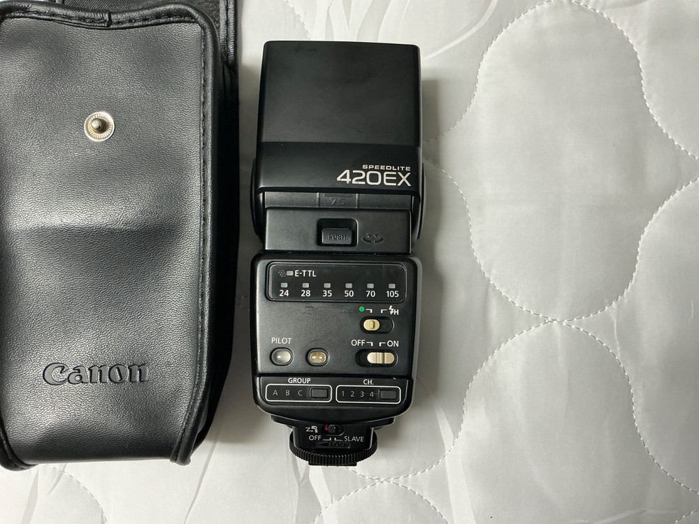 Canon Speedlite 420EX Flash With Original Black Case