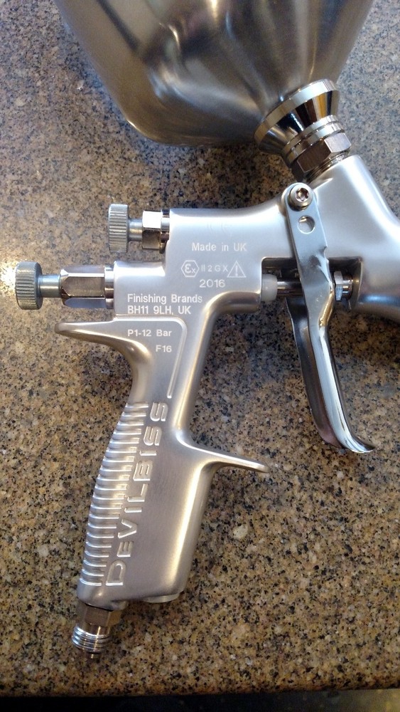 DEVILBISS COMPACT MANUAL GRAVITY FEED AIR SPRAY GUN (1.8MM)