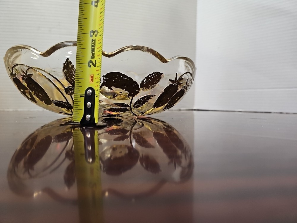 Carnival glass Grape Vine Wreath ICS bowl 9"