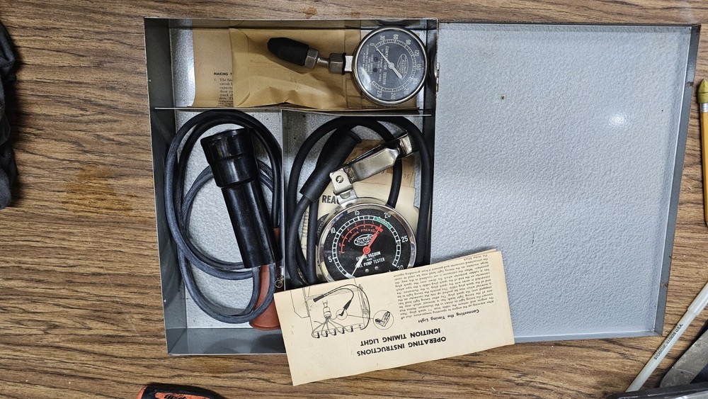 Vintage Gauges - Engine Vacuum Fuel Pump & Compression Tester case