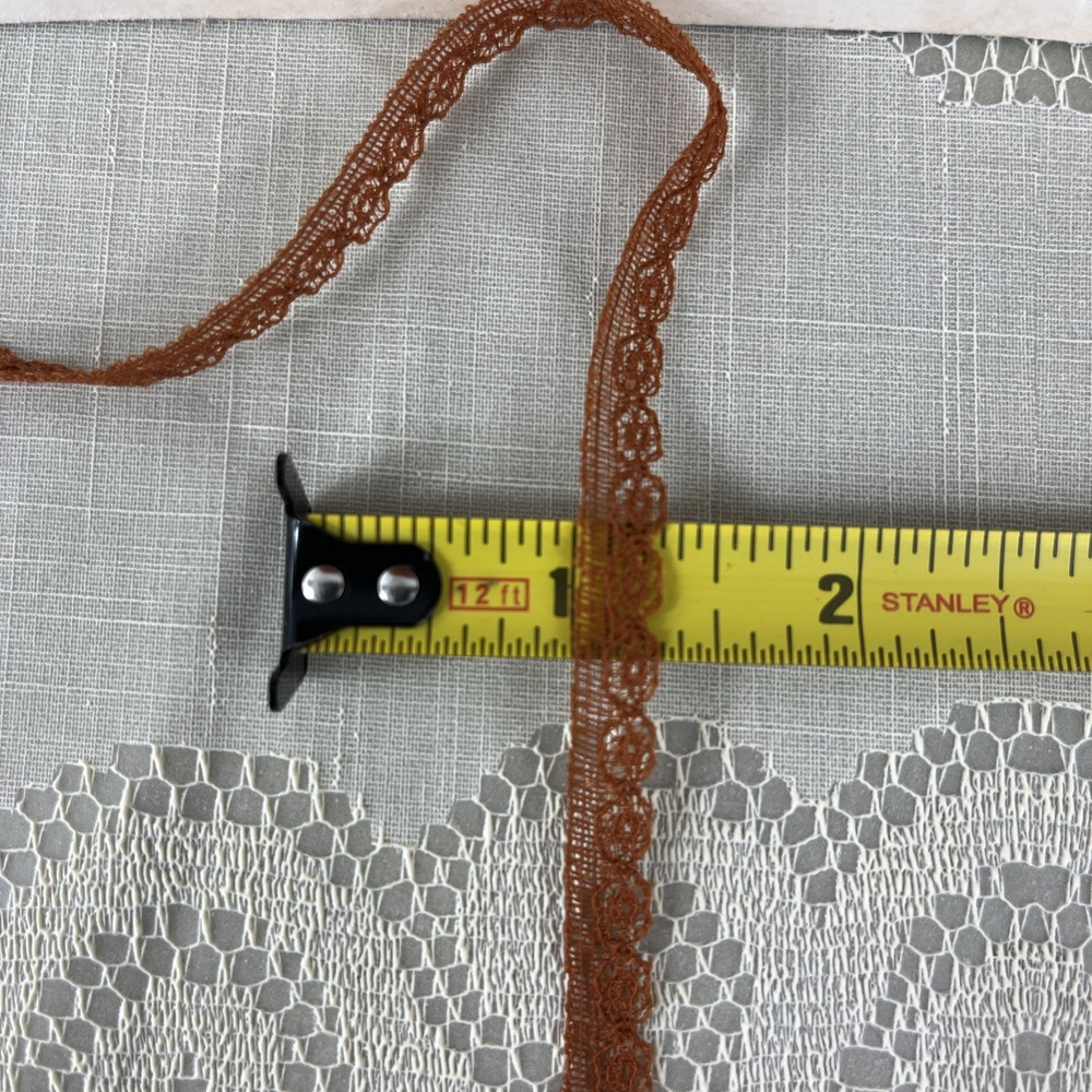 Minnesota Fabrics 1/4” Lace Seam Binding Rust