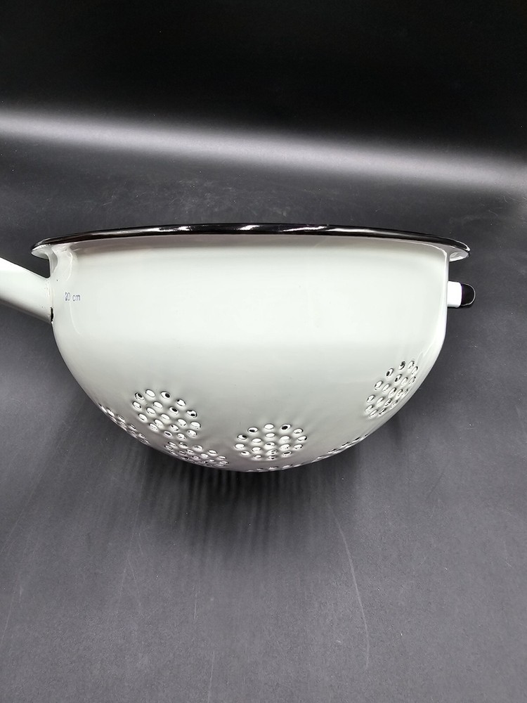 Farmhouse Rustic White Long handled Enamel Ware Colander 20 CM