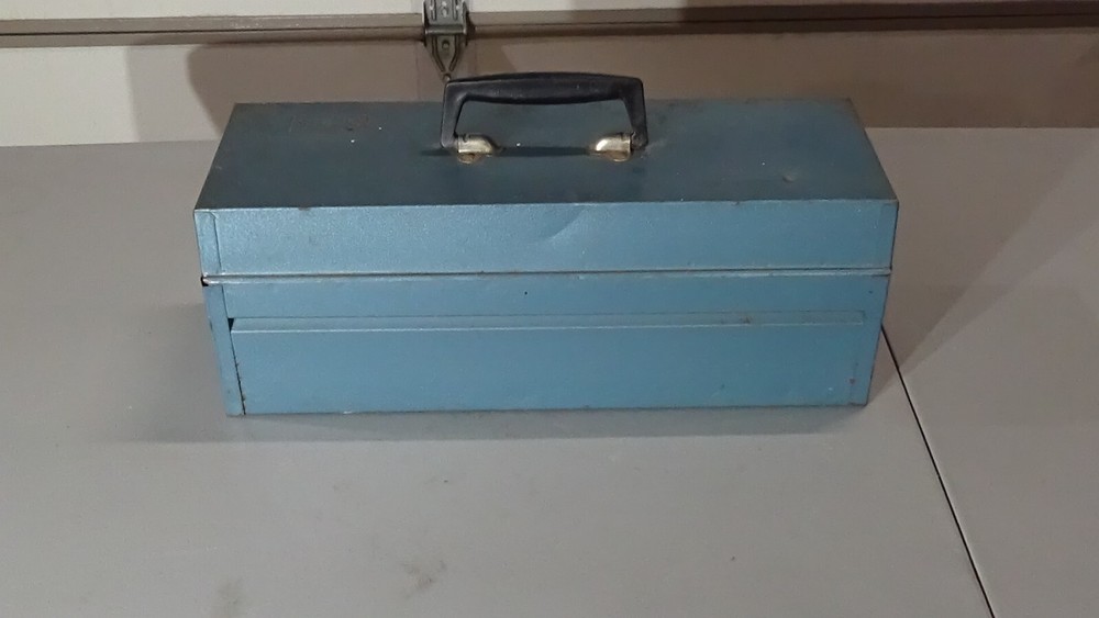 Vintage Sears/Craftsman toolbox with tray.