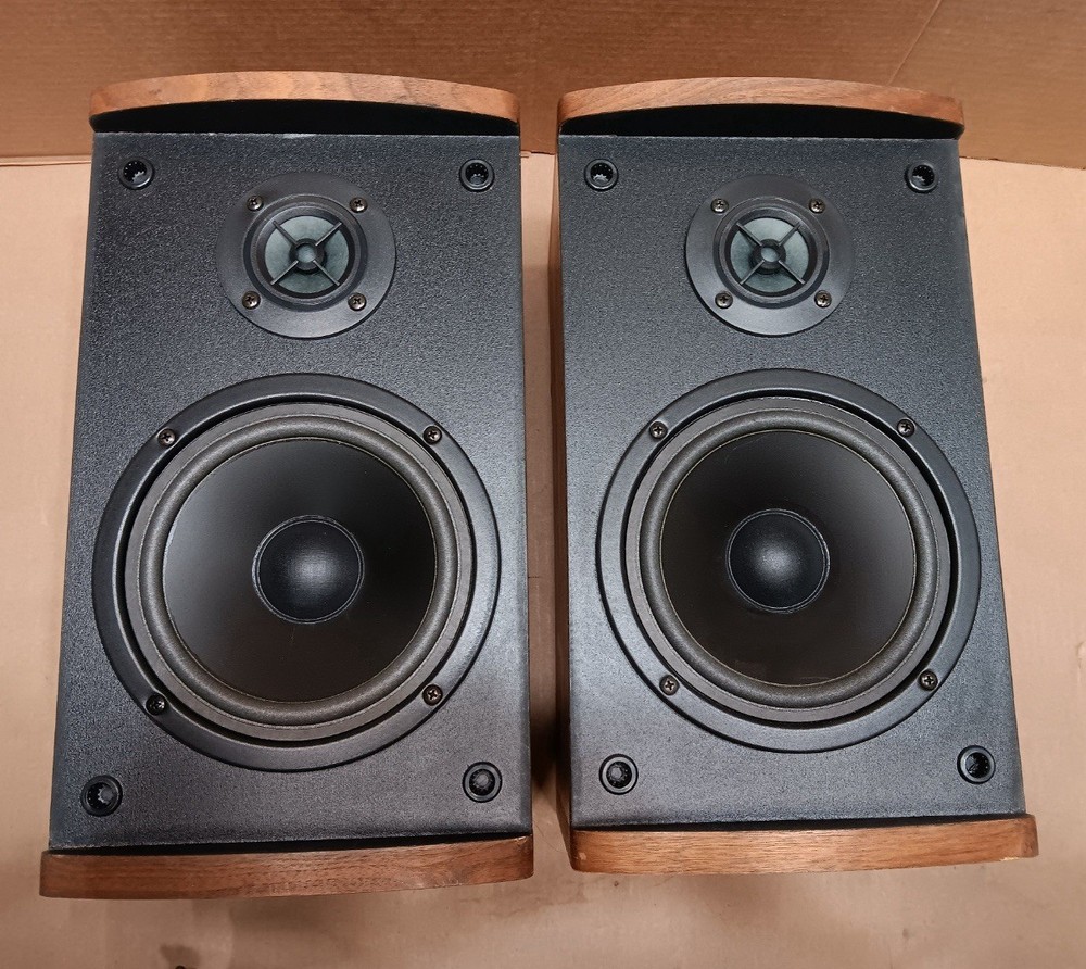 VIntage Realistic Nova 14 Bookshelf Speakers