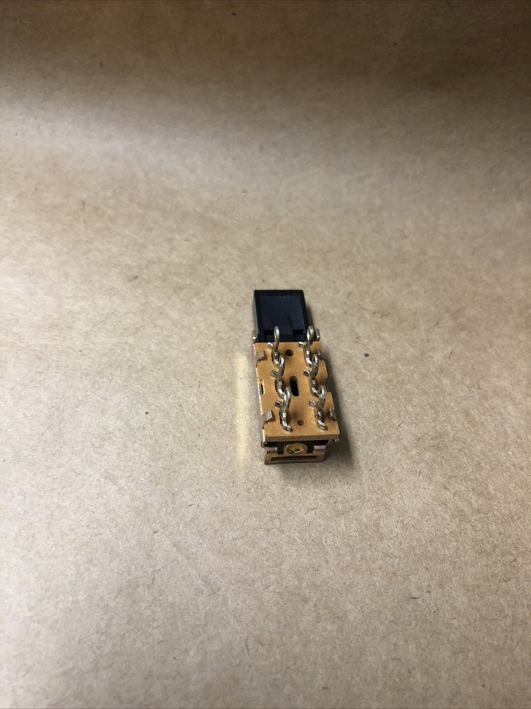 SWITCHCRAFT PART# 75067A10A