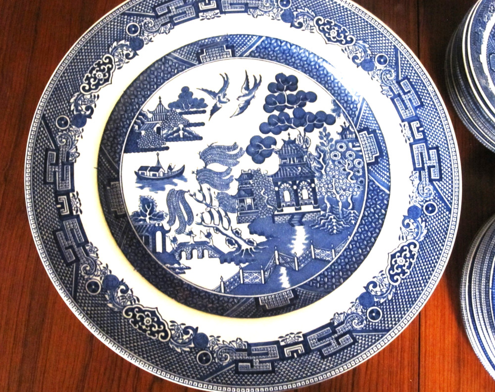 Christmas Special: Outstanding "Blue Willow" Eight (8) Dinner Plates
