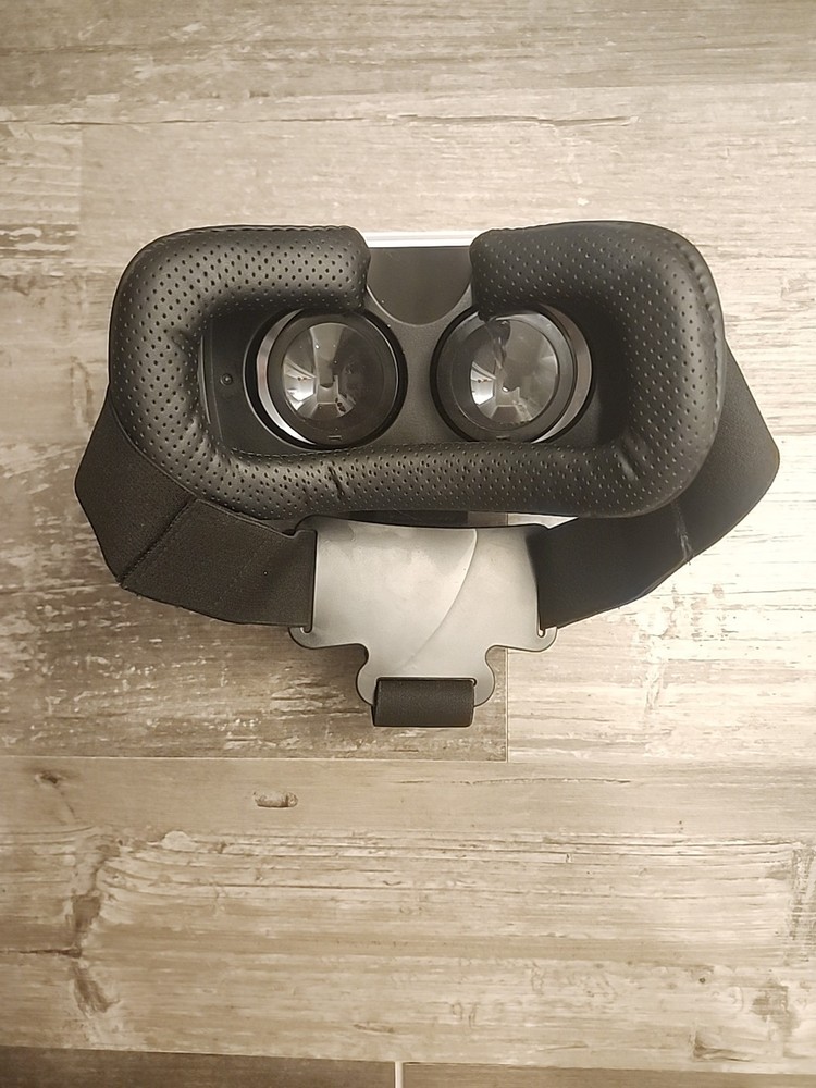 onn. Virtual Reality Smartphone Headset – VR Viewer – Works w/ iPhone & Android