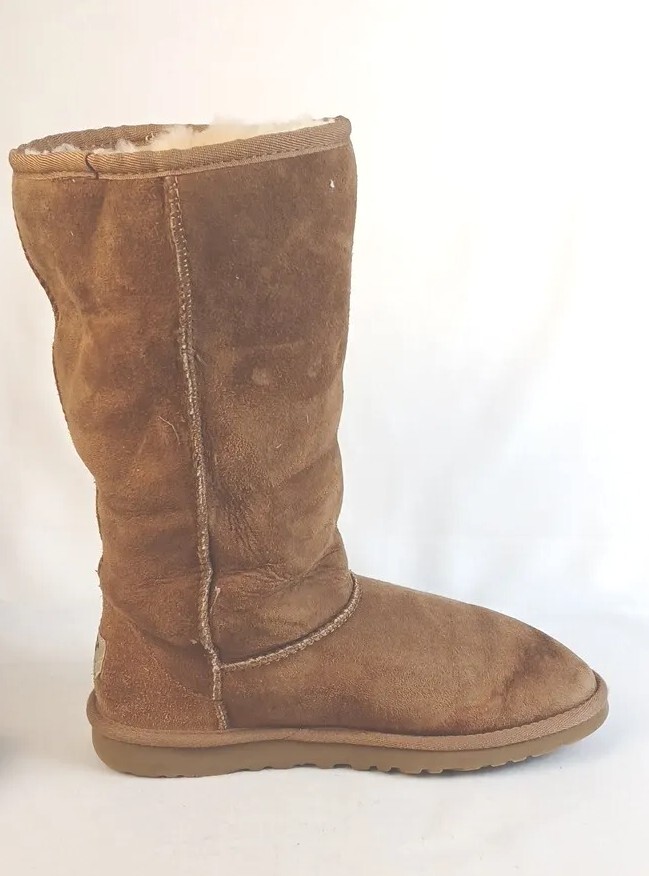 UGG Australia Women’s Boot Classic Tall Size 5 (xli)