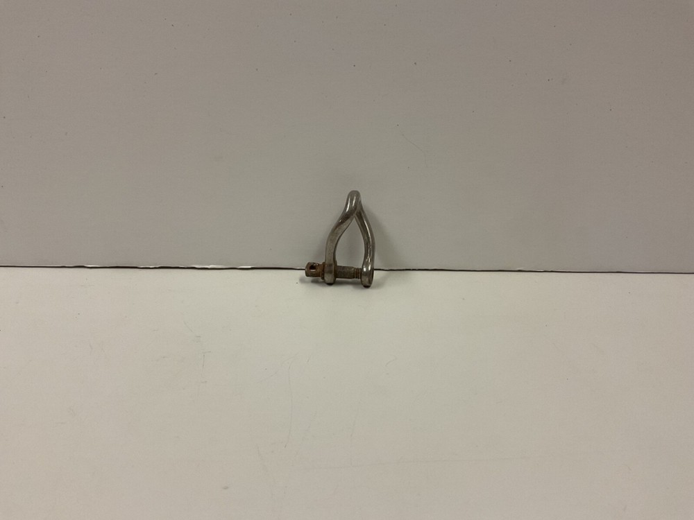 Stainless Steel 2-1/4"L Twisted Shackle