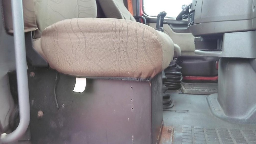 Replaces 2015 VOLVO VNL FRONT SEAT ,  OH