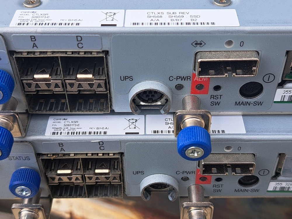 2x - HITACHI CTLXSR 3285173-E 4X SFP SAS STORAGE CONTROLLER