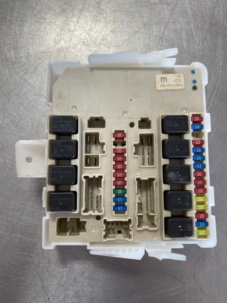 2006 TITAN Distribution Relay Module Fuse Box 284B6ZC00A