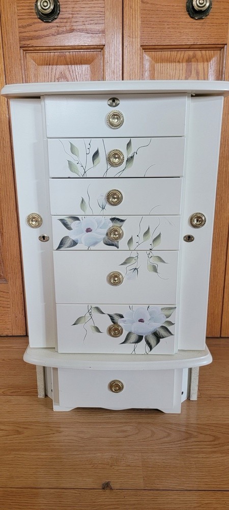Jelwery Armoire