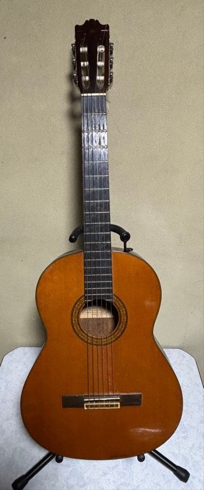 Yamaha Classical Guitar With Hard Case C-180