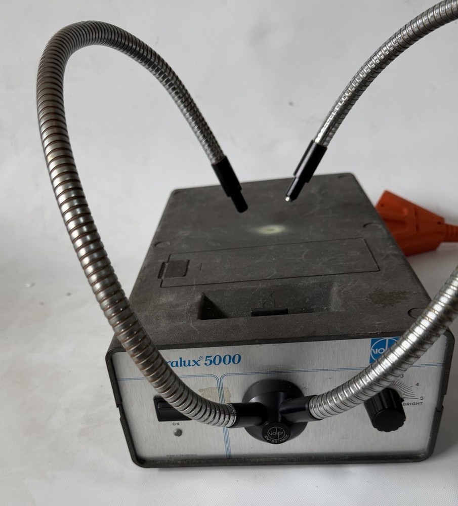 Volpi AG Intralux 5000 Fiberoptic Laboratory Light Source Portable Unit