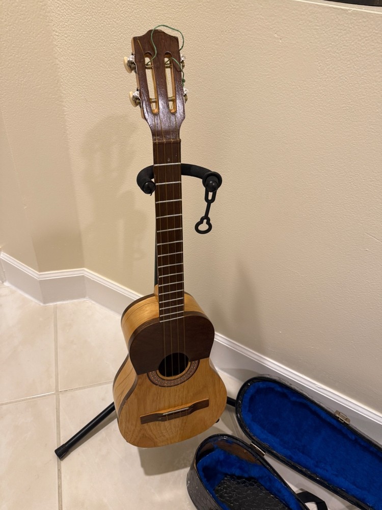 PABLO CANELA GUITAR W/ Case
