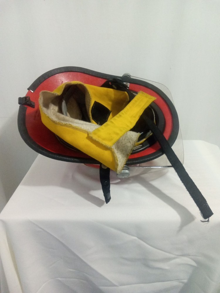 Vintage fireman helmet model CHIEFTAIN CITATION firefighting. CAPTAIN.. EUC