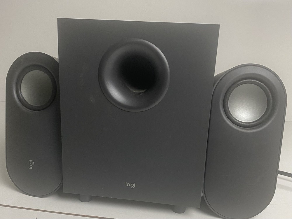 Logitech Z407 Bluetooth Computer Speakers with Subwoofer  READ NO CONTROLLER