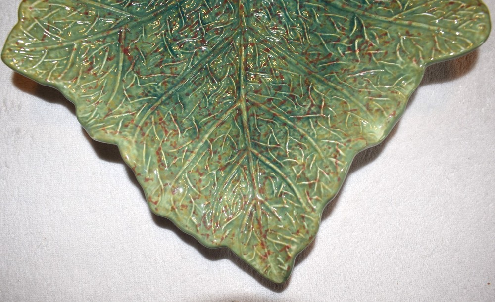 VINTAGE A SPECIAL PLACE CERAMIC LEAF DISHES (2)