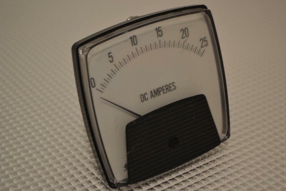 ONE USED MODUTEC INC. PANEL METER  P1DA-M25-B5S.