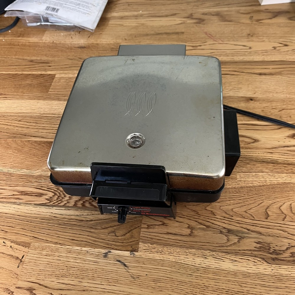 Toastmaster FastBake Chrome Waffle Maker Iron/Sandwich Griddle Grill