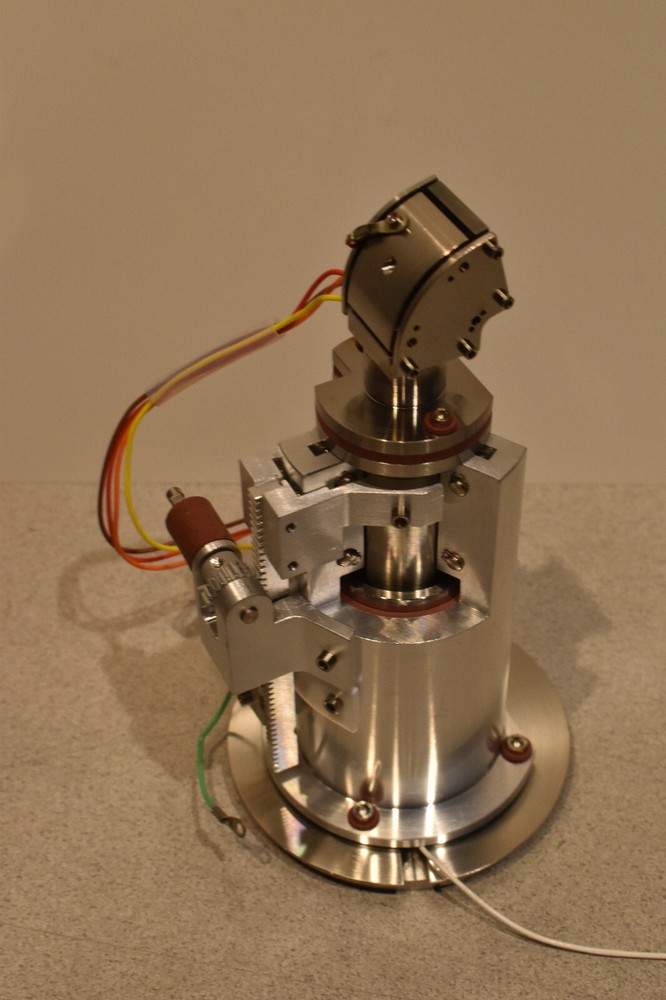 FEI 610 FIB detector assembly