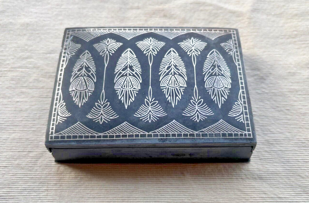ANTIQUE INDIAN BIDRI WARE SILVER INLAY BOX