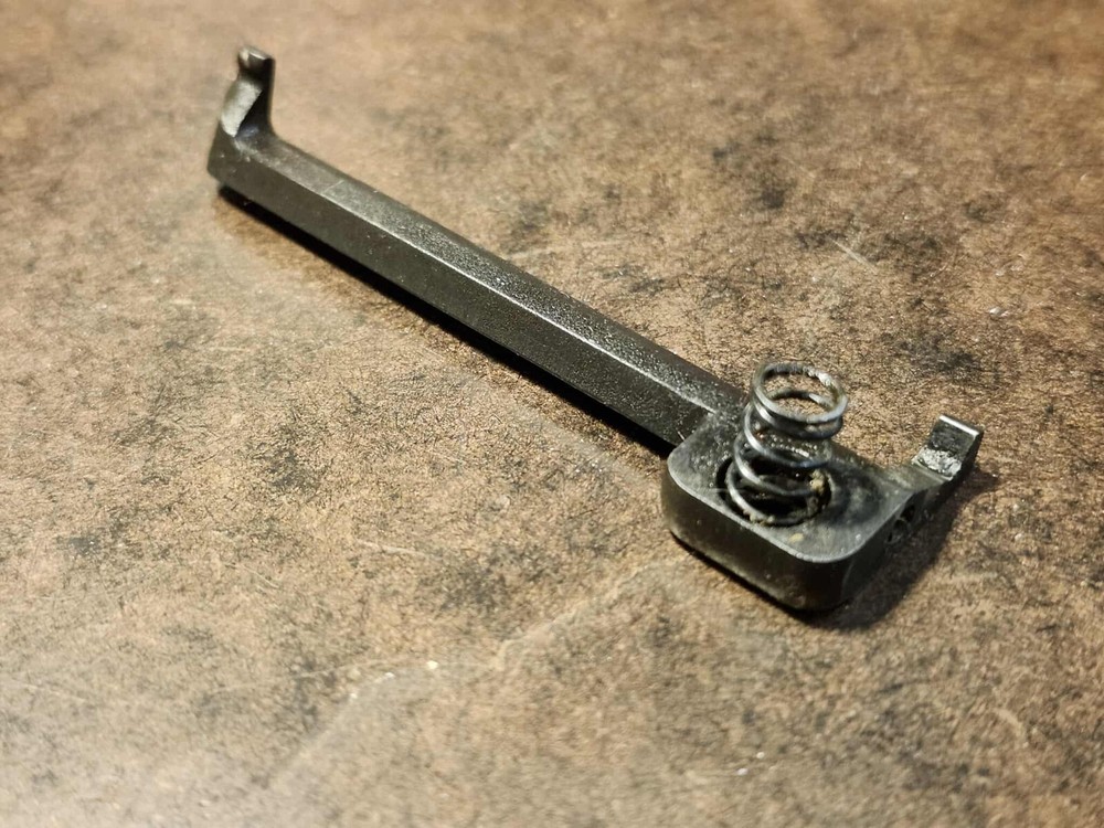 US M1 Garand Clip Latch & Spring, Original (DH225)