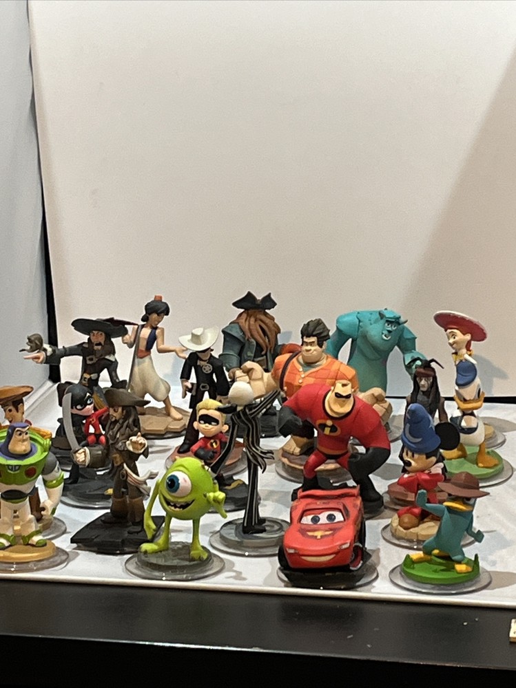 Disney Infinity Figures lot of 20 ( Not Tested )