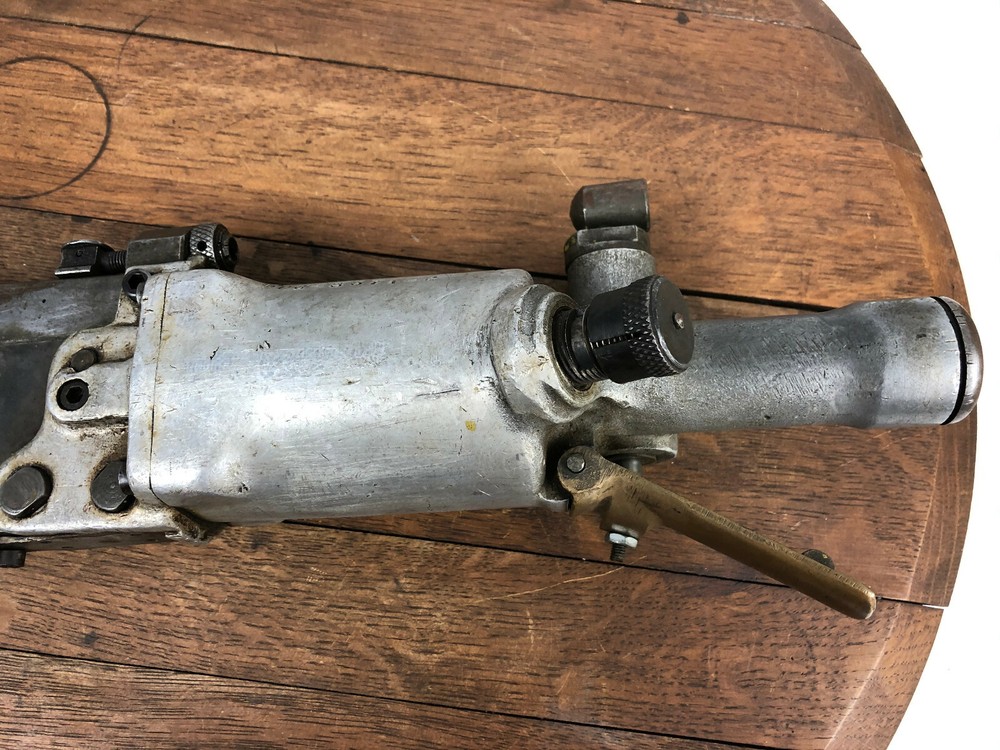 CHICAGO PNEUMATIC MODEL CP 251 PNEUMATIC COMPRESSION RIVETER RIVET SQUEEZER