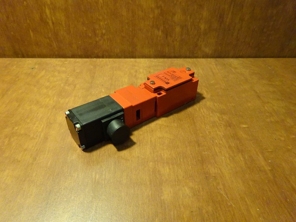 Telemecanique XC3K-J safety limit switch