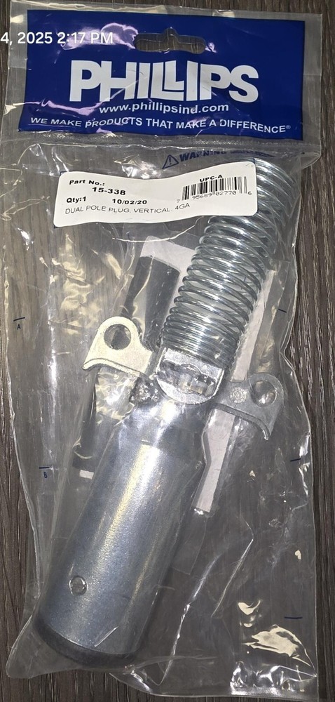 Phillips Vertical Dual Pole Auxiliary Plug W/ CABLE GUARD - 4GA - PAIR