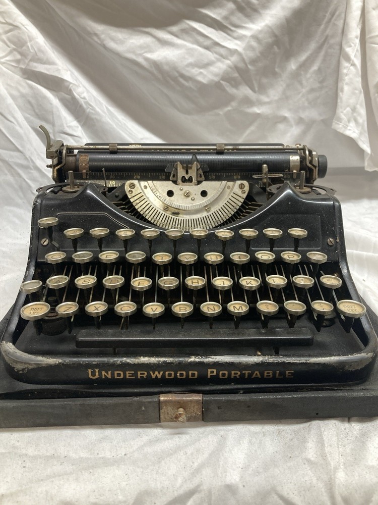 Black Underwood Portable W/case