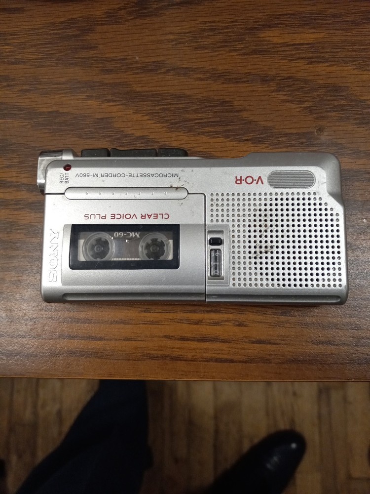 Sony Microcassette-Corder M-560V VOR Silver Handheld Voice Plus Recorder