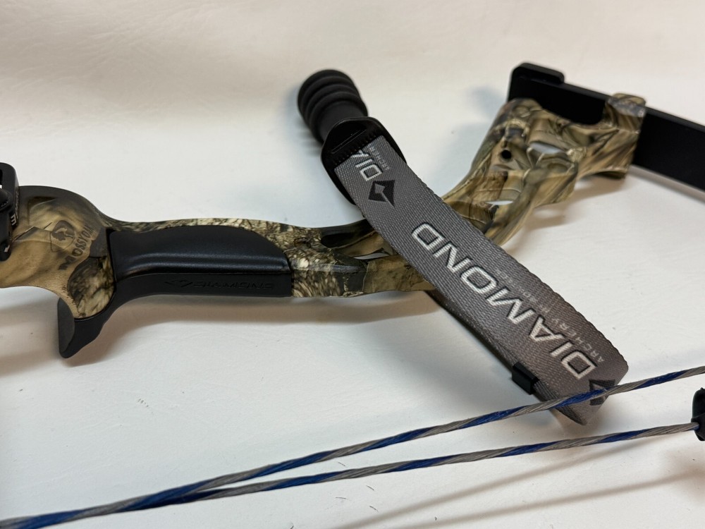 Diamond BowTech Infinite Edge Pro 5-70# 13-31in Compound Bow RH