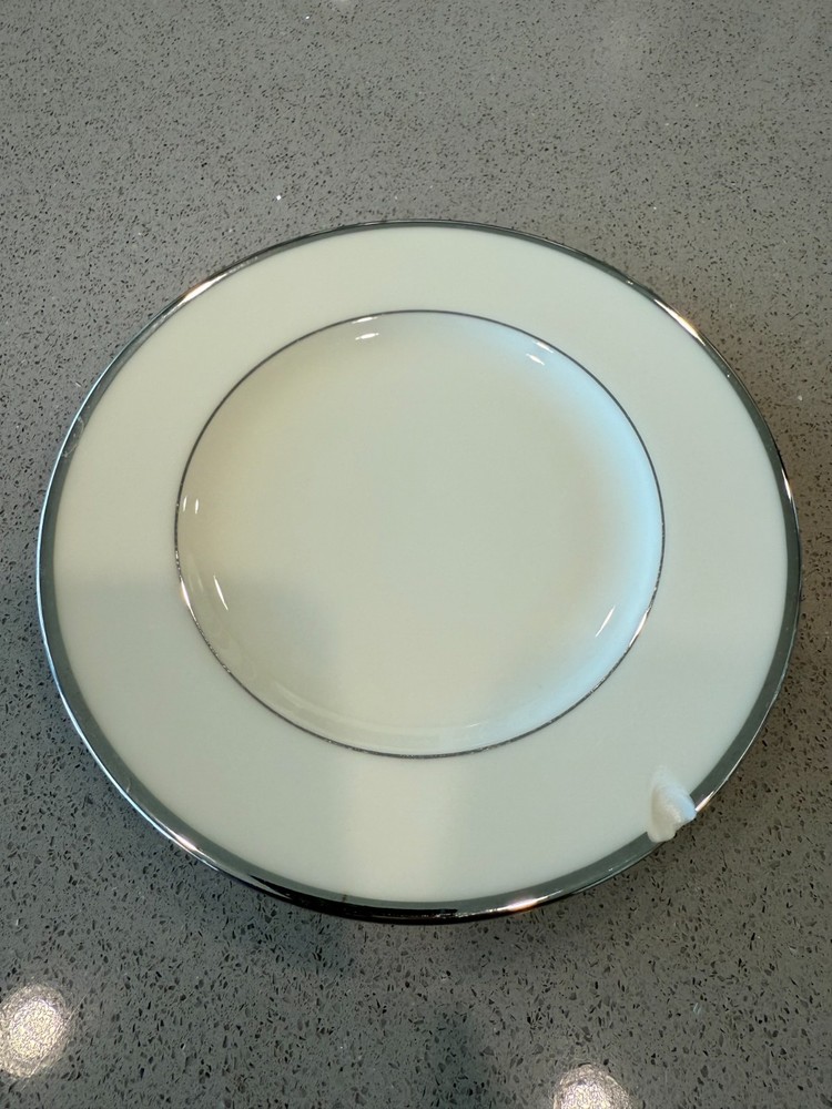 Lenox Montclair B501 Platinum Trim – Service for 8 – 48 Pc Dinnerware Set