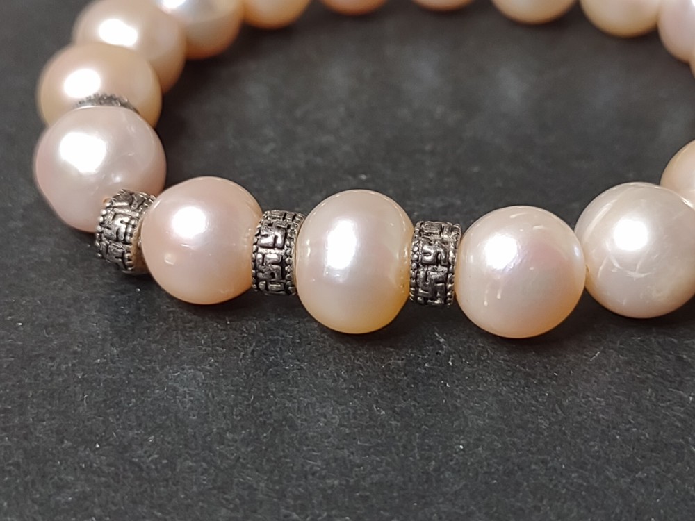 Very Pretty Pearl Stretch Bracelet