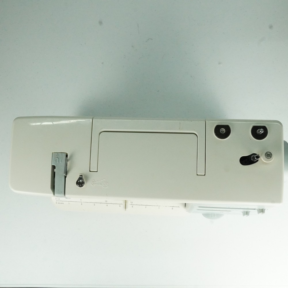 Usha Janome Automatic Stitch Magic Sewing Machine with 57 Stitch Function w/Case