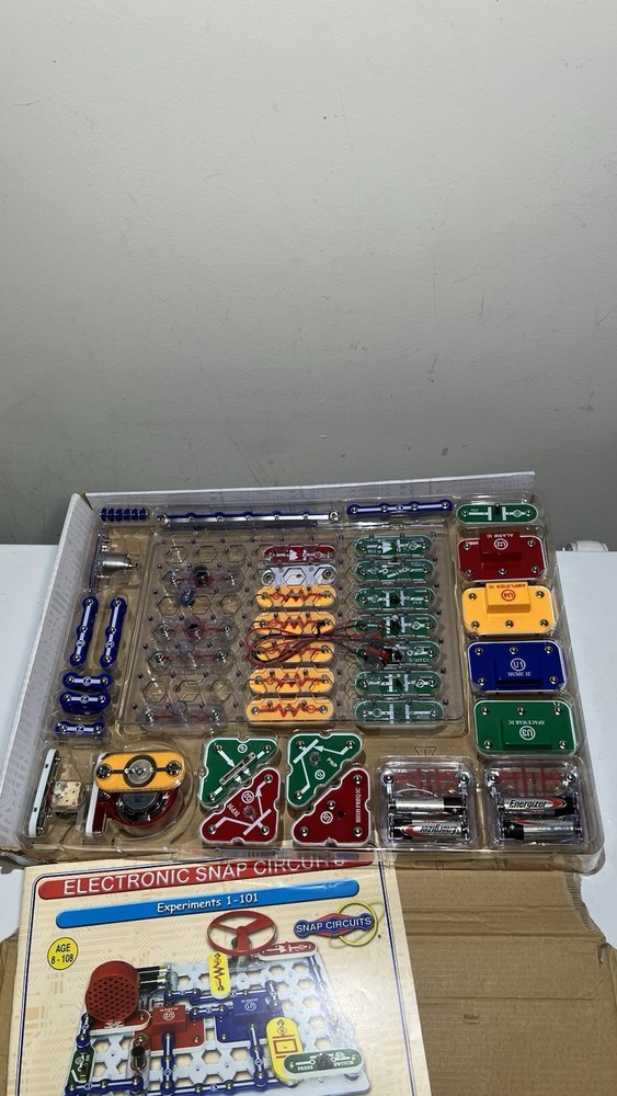 Snap Circuits SC 300 STEM Electronics Exploration kit Science