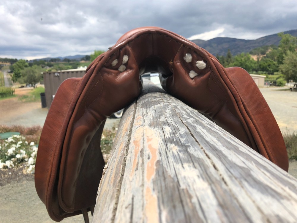 zaldi dressage saddle, 17" medium tree, beautiful condition