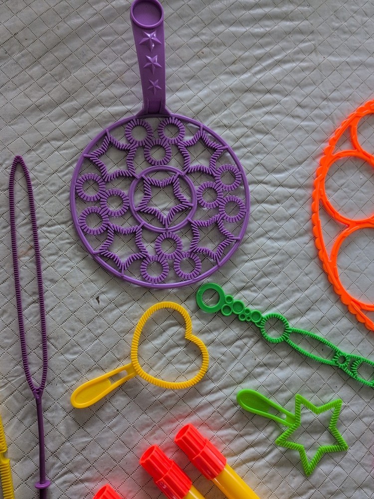Children's Bubble Wand Set With Four Packages Of Concentrated Bubbles Solution