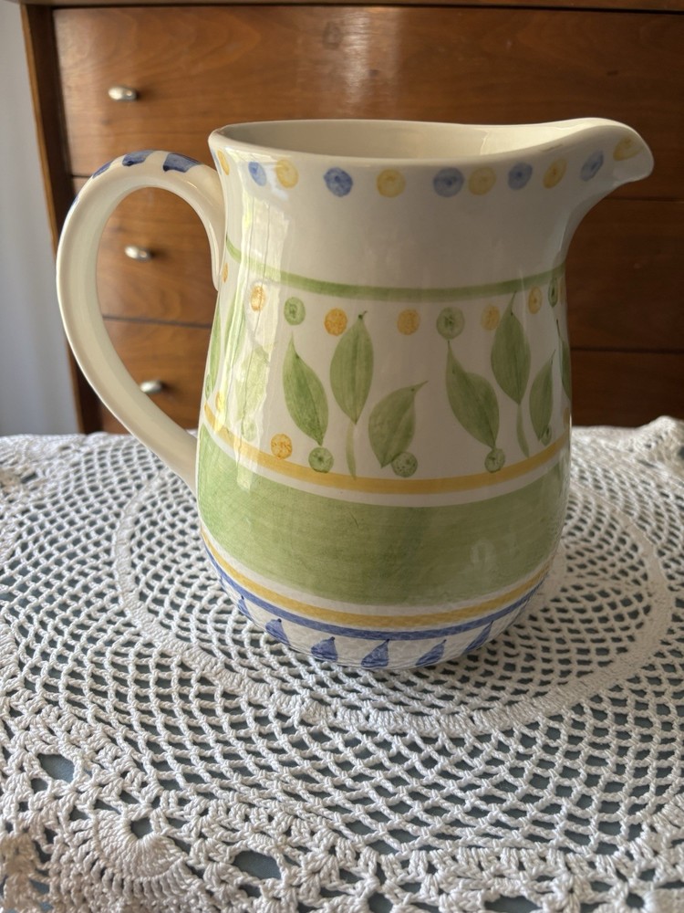 Gibson Bernini 72 Oz Pitcher - Excellent Condition